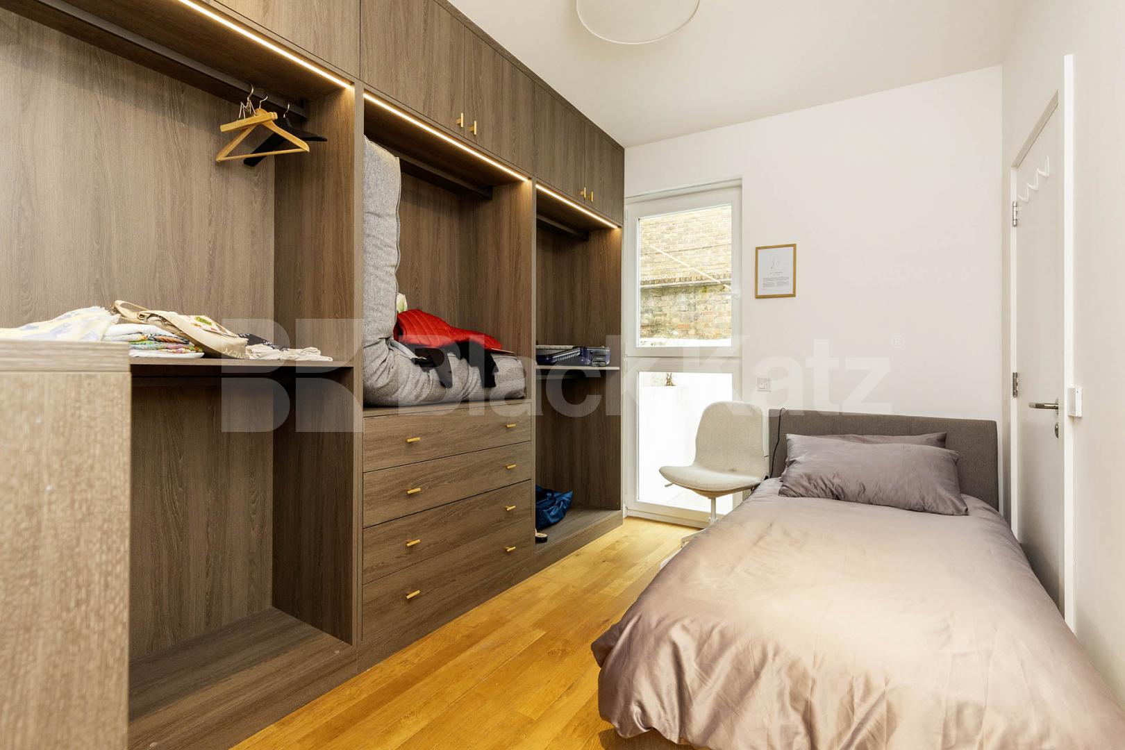 Spacious 4 bed 2 bath set in a period conversion close to Euston St  Drummond Street, Camden / Euston